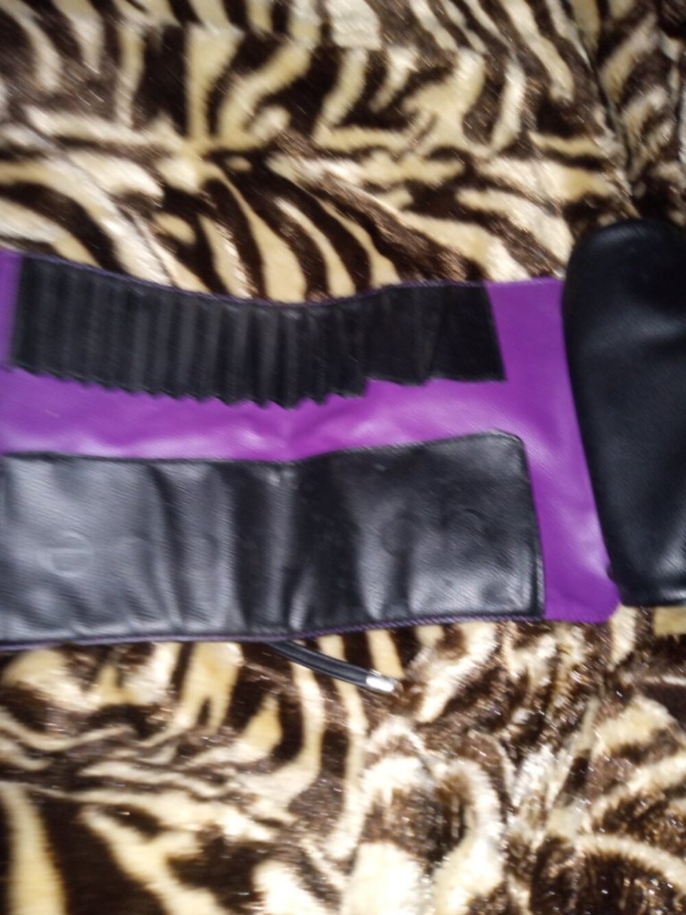 Younique makeup brush holder